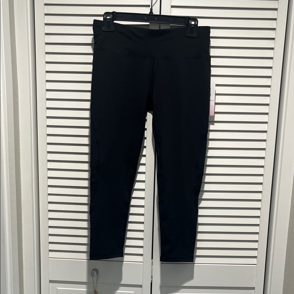 Black Compression Crops — NWT — Medium